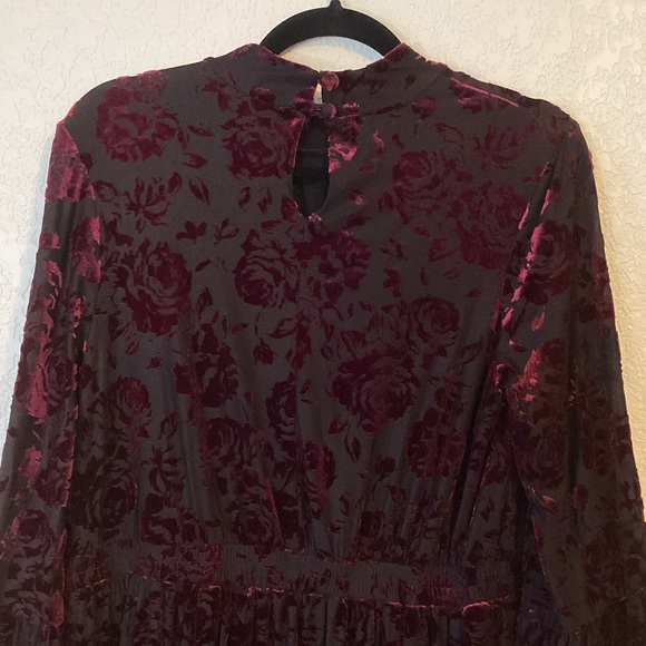 29. ModCloth Mocked Neck Velvet Floral Mini Dress Size L - Picture 5 of 8